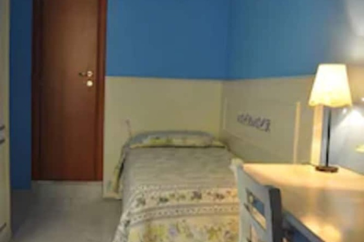 Room 12 of 25