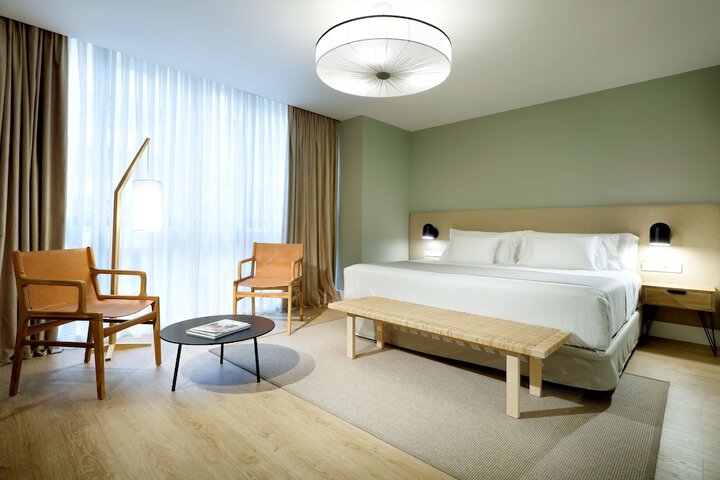 Room 8 of 78