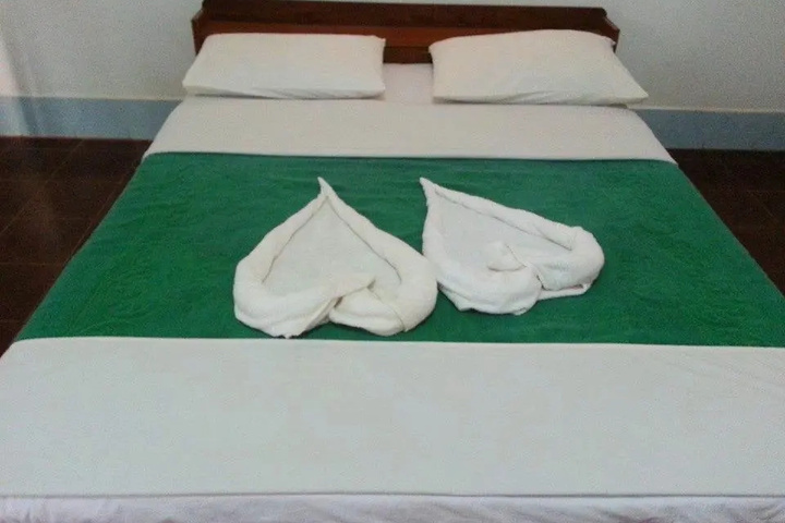 Room 4 of 4