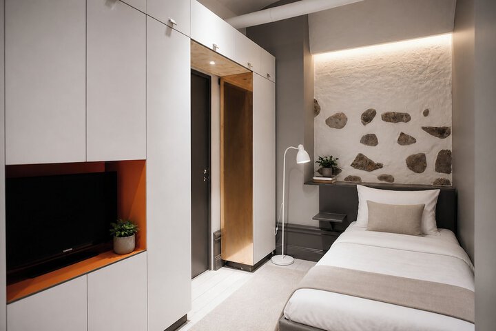 Room 8 of 108