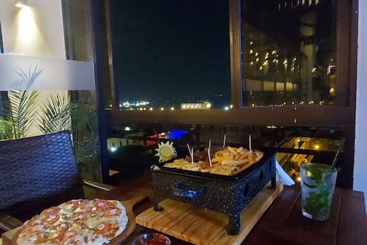 Dining 32 of 37