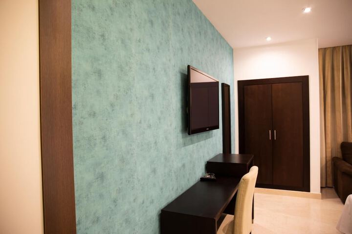 Room 27 of 68
