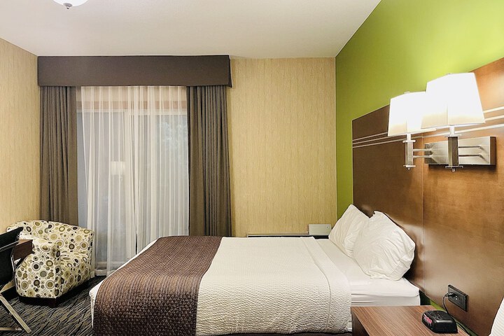 Room 5 of 112
