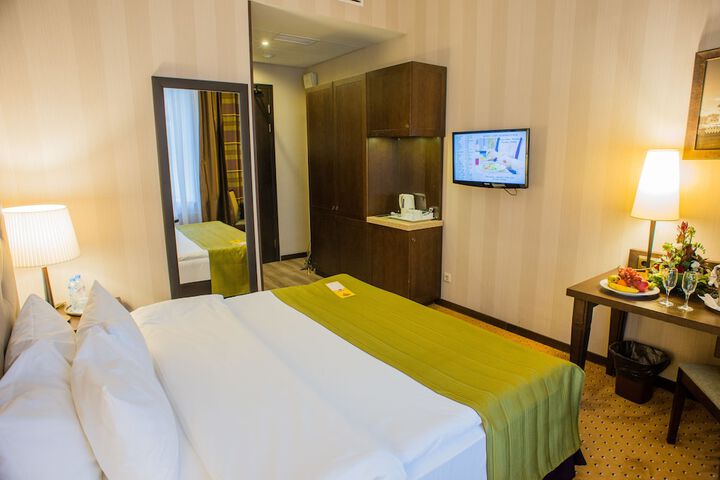 Room 17 of 42