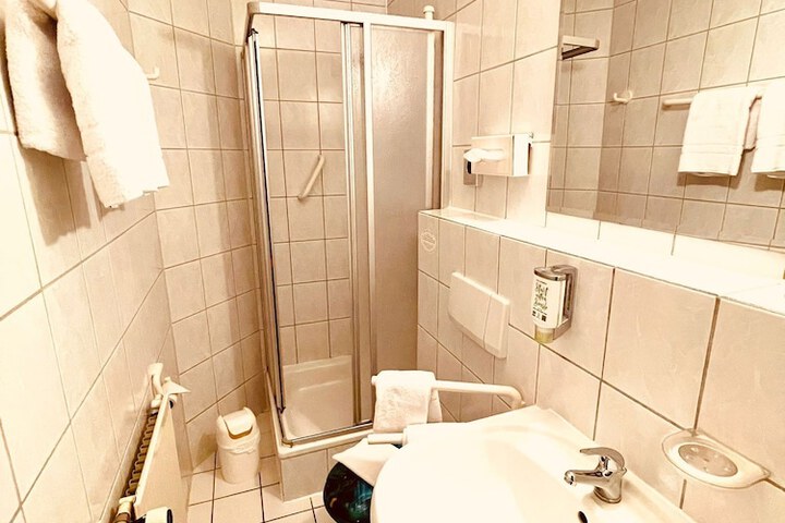 Room 6 of 19