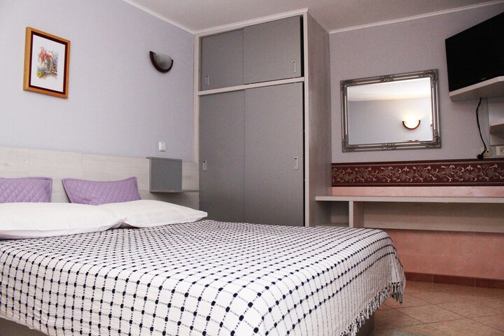 Room 13 of 62