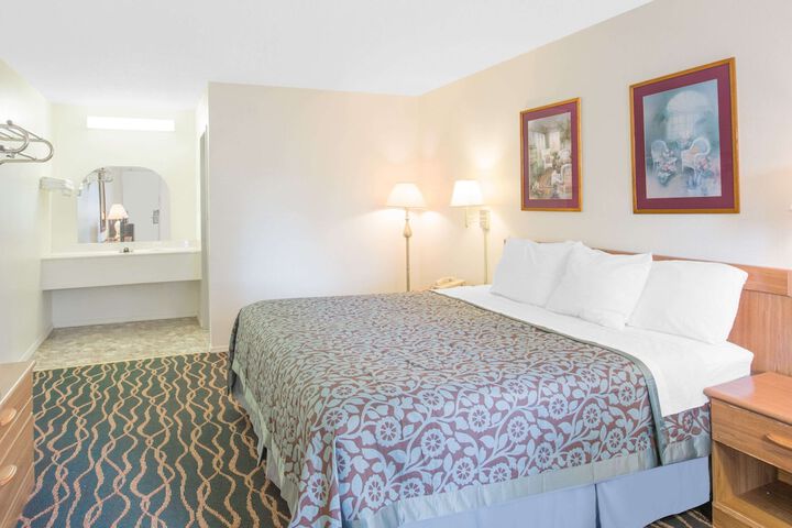 Room 5 of 15