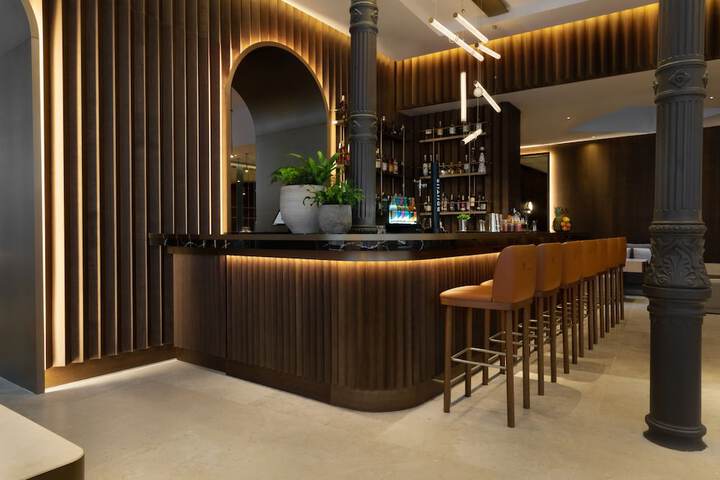 Lounge 126 of 137