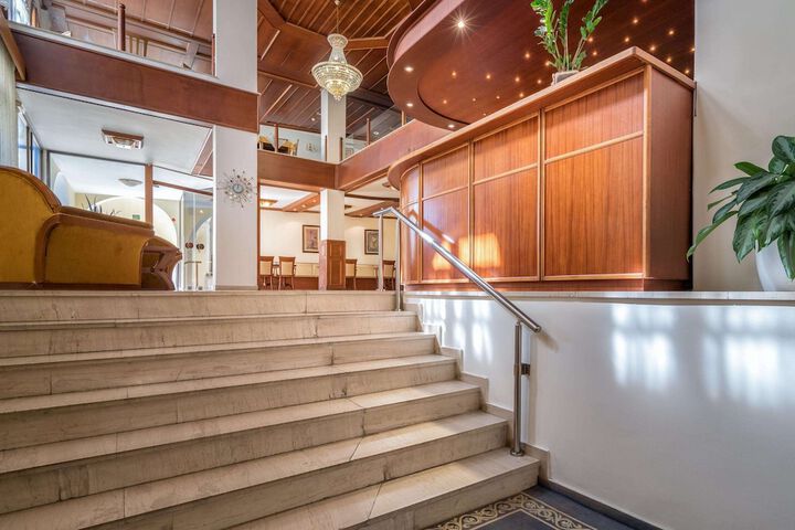 Entrance & Lobby