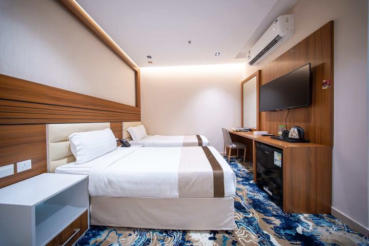 Room 35 of 61