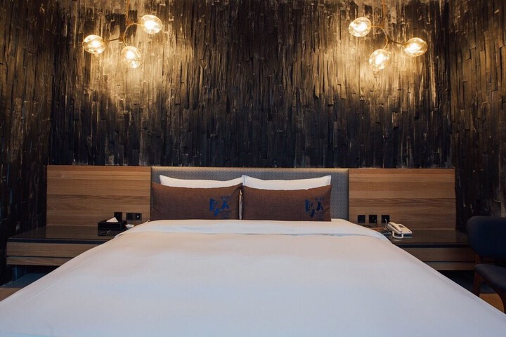 Room 32 of 67