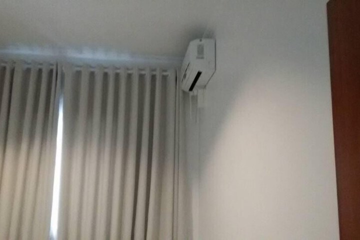Room 8 of 16