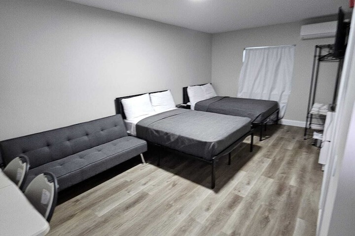 Room 5 of 11