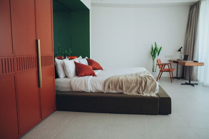 Room 3 of 32