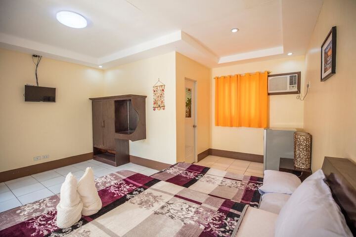 Room 9 of 42
