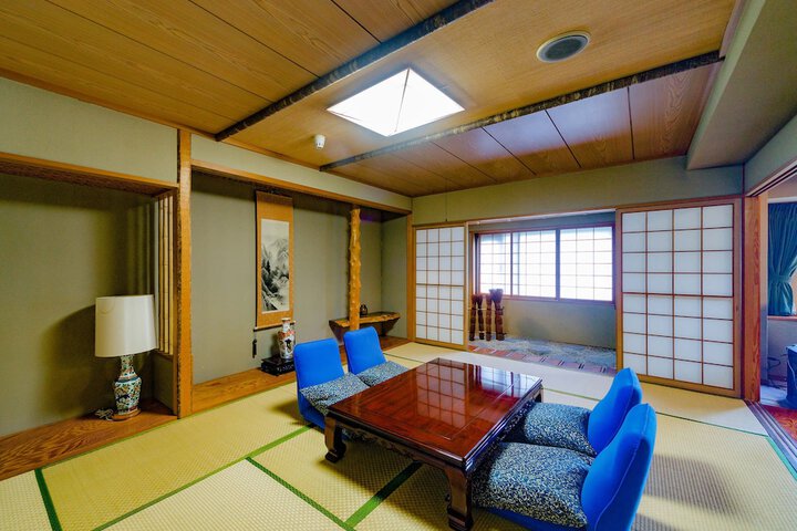 Room 43 of 190