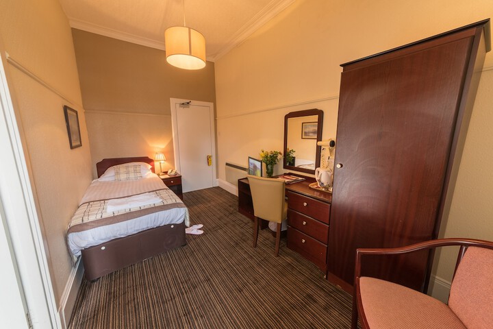 Room 7 of 99
