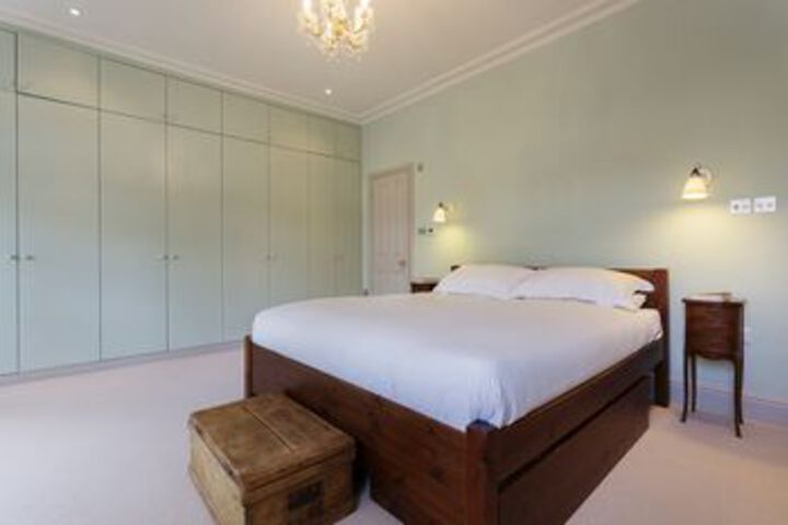 Room 18 of 28