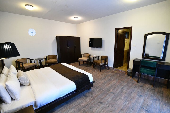 Room 3 of 20