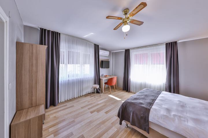Room 15 of 125