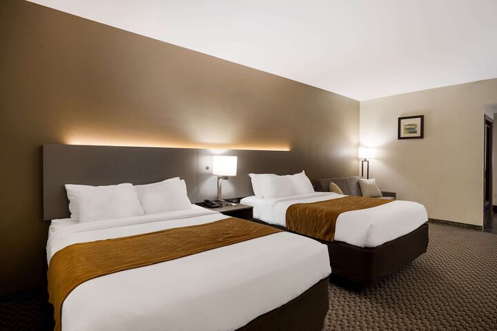 1 King Bed Suite (12 of 17)