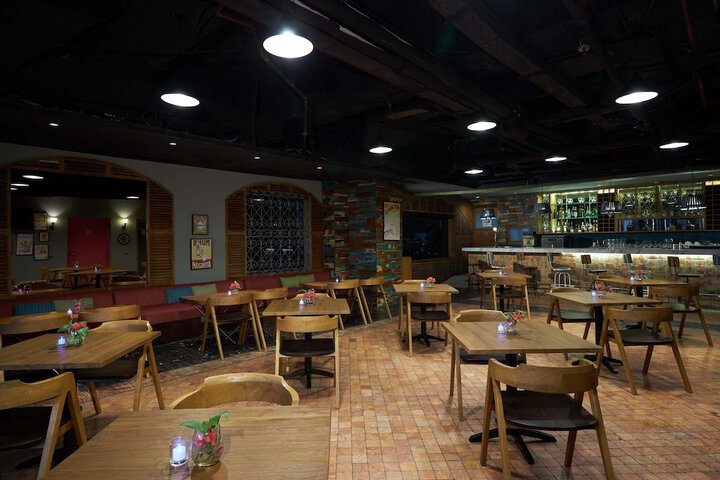 Lounge 124 of 161
