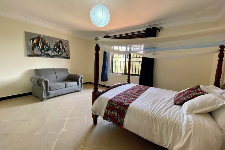 Room 4 of 12