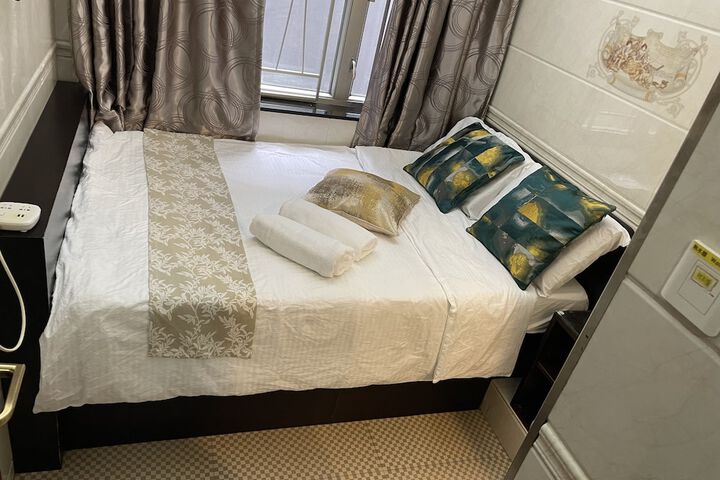 Room 120 of 195
