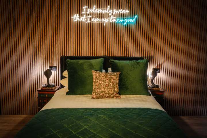 Room 42 of 153