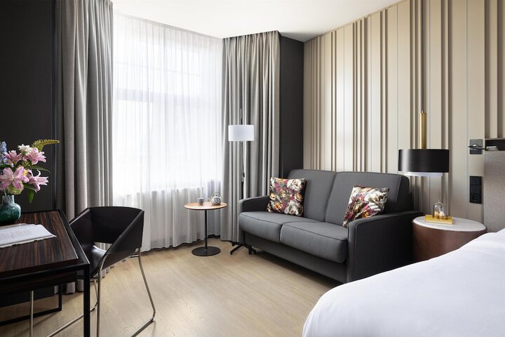 Room 51 of 90
