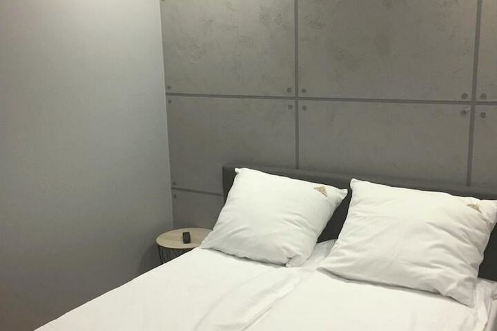 Room 28 of 113