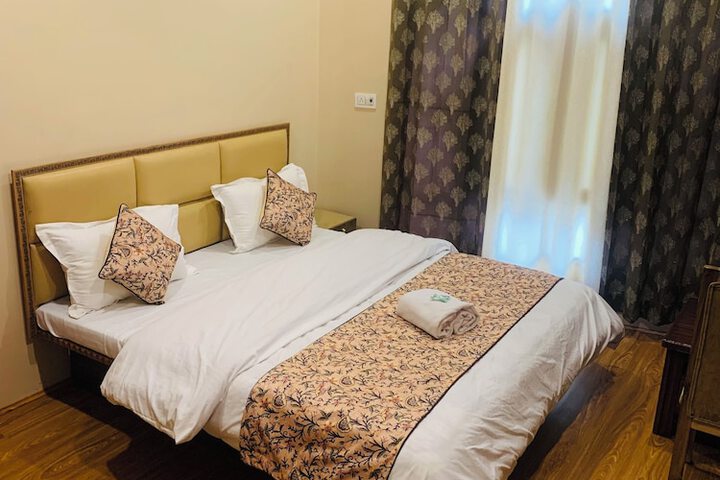 Room 8 of 25