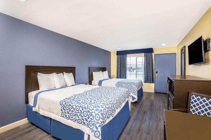 2 Queen Beds (5 of 5)