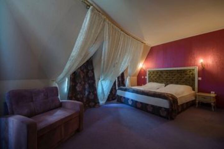 Room 9 of 21