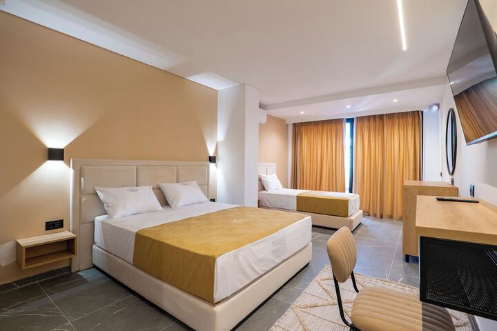Room 53 of 108