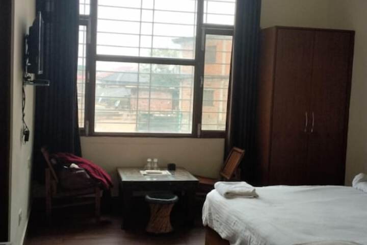 Room 8 of 13