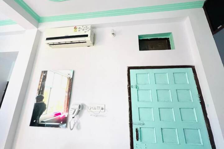 Room 6 of 63