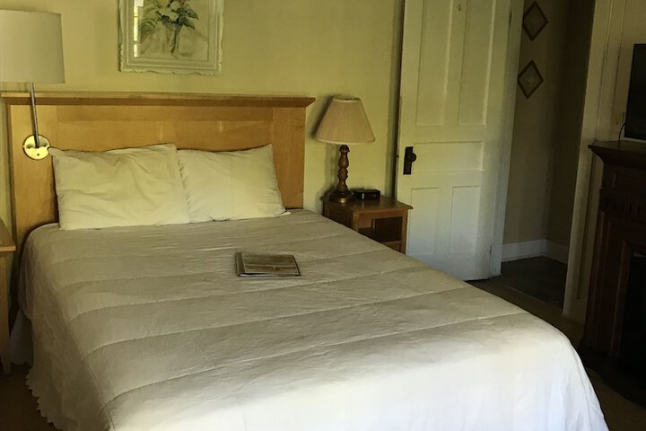 Room 21 of 102