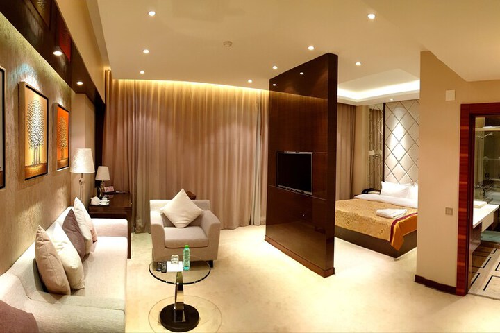 Room 12 of 48