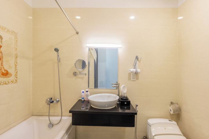 Room 13 of 21
