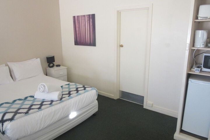 Room 4 of 89