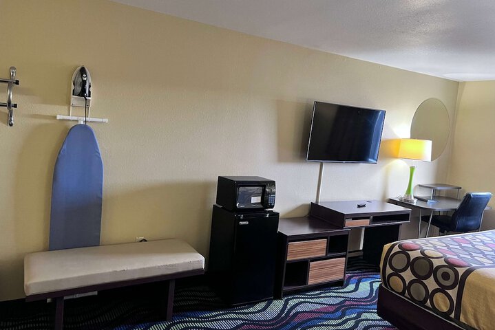 1 King Bed Suite (4 of 10)