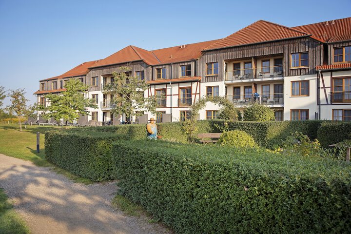 Hotel Exterior 119 of 128
