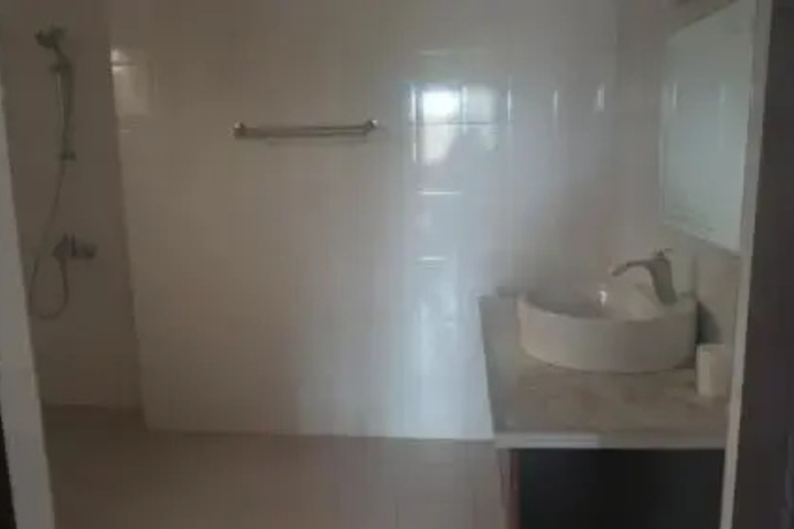 Room 6 of 11