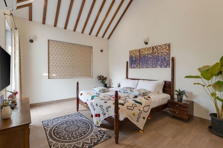 Room 2 of 67