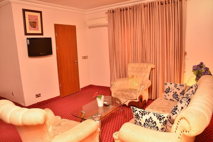 Room 13 of 23