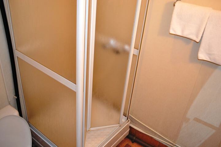 Room 9 of 12