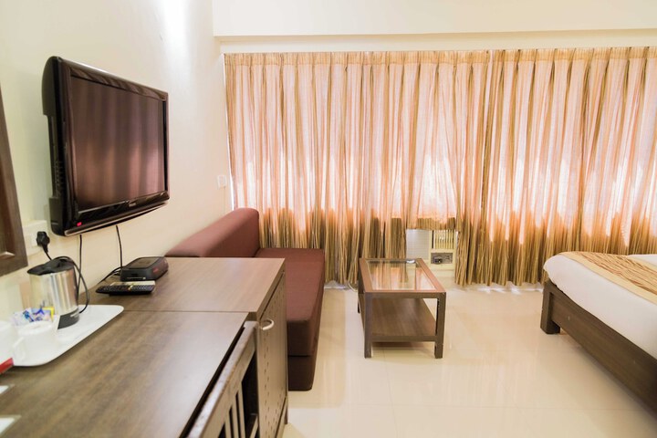 Room 5 of 12