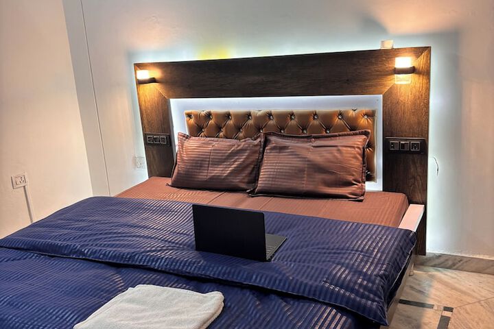Room 4 of 28