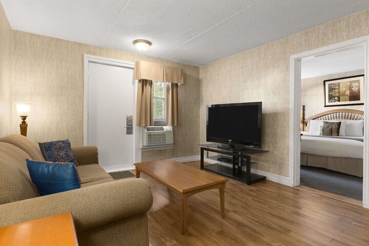 Room 4 of 24
